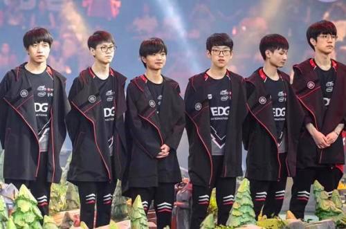 的运动员背 的运动员背